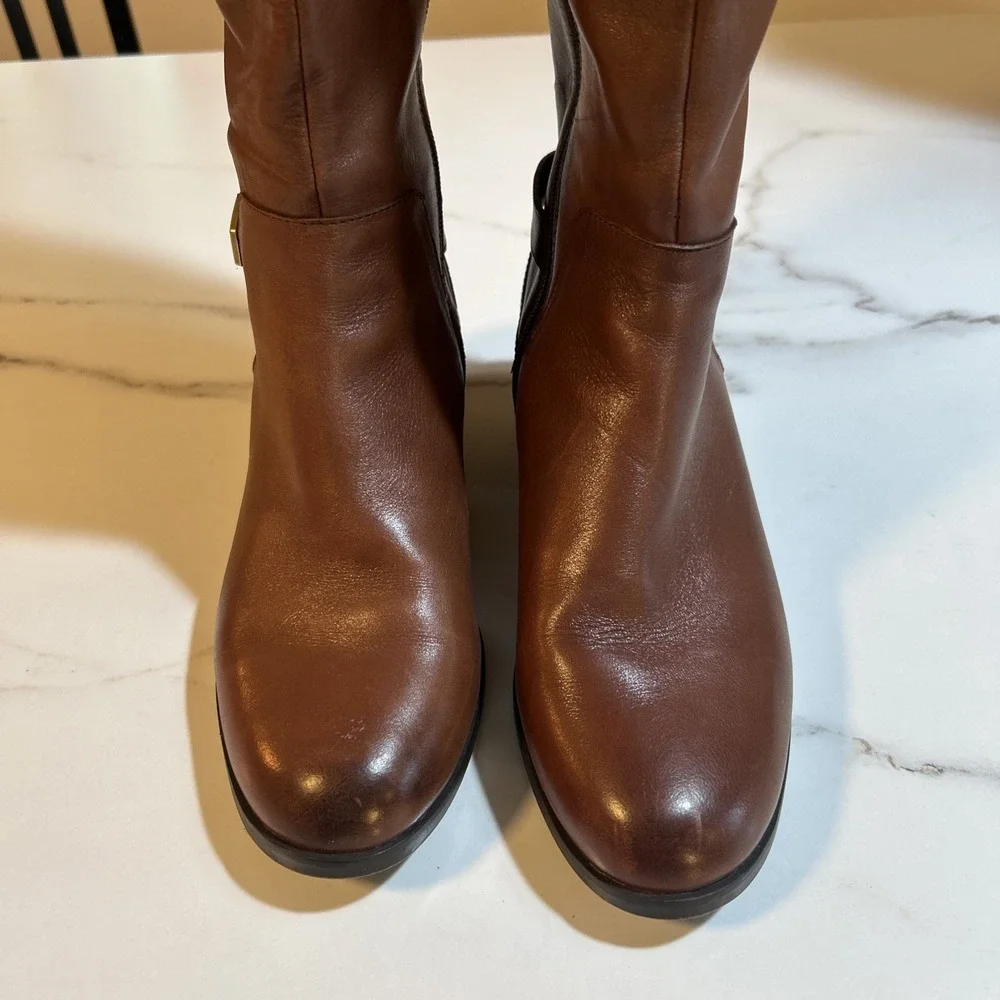 Gibson Latimer women gibson